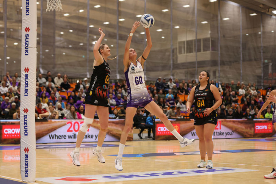 Stars end season with comprehensive win